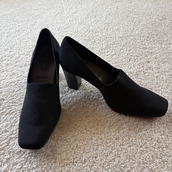AEROSOLES Shoes - Aerosoles Size 8.5 Black Monday Night Square Toe Pumps